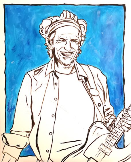 Keith Richards vor blauem Hintergrund.