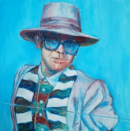 Elton John in blau.